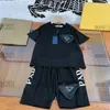 2022 schwarze Shorts-Sets für Jungen und Mädchen, Marken-T-Shirts, Hosen-Sets, Hemd, Oberbekleidung, Frühlingsmantel für Kinder, lässige Sport-Trainingsanzüge, Child2066800