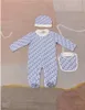 新しいベビーロンパース春秋の赤ちゃんの男の子服綿生まれたばかりの赤ちゃん女の子子供デザイナーレター印刷ジャンプスーツ服3-18mon