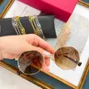 2022 مصنع الجملة جودة عالية وارن VA2040 إطار صغير سلسلة معدنية نظارات شمسية شنقا أزياء المرأة