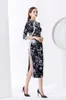 中国スタイルのドレス女性のレトロなスタンディングカラースリムフィットチョンサムレースカールエッジスプリットプリントドレス