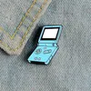 Pines, Broches Amantes de los juegos Mascota Consola portátil Robot Máquinas Gashapon Gamepad Más de los años 90 Pines de esmalte Insignias de botones