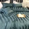 Luxe 60s Zijden strepen Katoenen beddengoed set Borduurwerk Effen kleur Hotel Huishouden Bed set Dekbedovertrek Laken Queen King size T200822