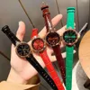 새로운 패션 레이디 시계 여성 드레스 시계 캐주얼 직사각형 가죽 SCTANGULE 가죽 스트랩 Relogio Feminino Lady Quartz Wristwatches