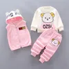 Babykläder Set Autumn and Winter Cotton Thick Warm Baby Boys kläder Casual Hooded Jacket Söt tecknad 3st Baby Girl Suit Y11135407398