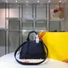 Venda imperdível de alta qualidade 2021 novas bolsas femininas carteira fashion clássica com gravação em relevo bolsa de ombro bolsa mensageiro bolsa transversal feminina