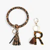 2PCS / Set Porte-clés Bracelet Gland Classique Imprimé Léopard A-Z Initiale Lettre Pendentif Bracelet Exagéré Grand Rond Porte-clés Dragonne RRA12172