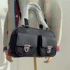 7A högkvalitativ tyg svart axelväska enkel och elegant design unisex stil handväska tjejskolväskor crossbody ficka med 2 fickor