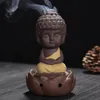 Cerámica de quemador de incienso de arena A ornamentos de monje budista encantadores Lámparas de fragancia decorativas encantadoras sentarse en la meditación Thurible New 9ys K2