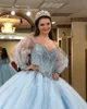 2021 Princesse Juliette Manches Longues Robes De Quinceanera Bleu Clair Paillettes Tulle Strass Perles Épaule Princesse Douce 16 Robe Lon