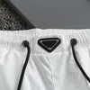2022 Designerskie męskie krótkie krótkie wzór metalowe luźne spodnie mody Trójkąt nadrukowane spodnie plażowe Mężczyzn koszulki 228g