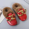 Winter Leder Plüsch Hausschuhe Outwear Kette Pelz Runde Zeh Rasterung Frauen Dicke Plus Size Slipper 2022 Neu