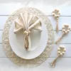 Ronds de serviette en perles de bois Guirlande de perles en bois faites à la main avec des glands Table Dîner Décoration Mariages Fête Maison Hôtel Décor 4pcs 1 lot DW6014