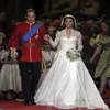 Klasyczne 2021 tanie białe sukienki ślubne V -Linia V Sheer Side Six Lace Lace Kate Middleton Buttons Back Royal Bridal G268U