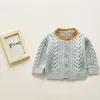 Frühling geborene Baby-Jungen-Mädchen-Pullover-Mäntel-Marken-Baumwollstrick-feste Strickjacke-Knopf-Jacken-Säuglings-Outwear-Tops 210429