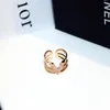 Nieuwe super sprankelende zirconia diamant mode luxe designer letter V wijd open geometrische ring voor dames girls205a