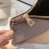 Die neuesten Jelly Bags wurden vom Designer entworfen. Bunte tragbare Reisetasche für Damen, Strandtasche mit einer Schulter, zweiteiliges Set