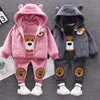 Roupa de bebê inverno grosso terno quente cartoon urso com capuz camisola bebê menino bebê menina fleece crianças ouro veludo three-peça terno lj201023