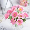 Avrupa Tarzı 10 Kafaları Mini İpek Daisy Yapay Dekoratif Çiçek Düğün Buketi Ev Odası Masa Dekorasyonu1