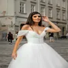 Eleganckie sukienki ślubne A Projekt Koraliki Zakończone koronkowe aplikacje Czechskie suknie ślubne seksowne z rękawów na ramię Vestidos de novia