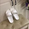 Moda paryska suwaki męskie damskie letnie sandały klapki plażowe klapki damskie mokasyny slajdy Chaussures Stud kolce
