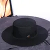 2020 New Sun Hat Small Bee Straw Hats 골드 꼰 모자 여성 느슨한 선 스크린 햇빛 선샤다 플랫 캡 Visor5081151