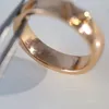 2022 Mode Charm Luxury Titanium Steel Love Ring Silver Guld Rose Golds Män och Kvinnor Bröllop Par Engagemang Hip Hop Gift Smycken Storlek 6-9 Toppkvalitet