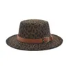 Nuevo sombrero Fedora con estampado de leopardo para mujer, sombrero de lana con parte superior plana, sombrero de ala ancha, gorra de Jazz, sombrero de vaquero elegante para fiesta