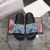 Дизайнерские тапочки Blooms Flowers Резиновые шлепанцы Женщины Мужчины Слайдер Модные сандалии Цветочные брендовые тапочки Резиновые туфли на плоской подошве Летняя пляжная обувь Низ EUR 36-48