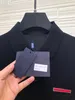 T-shirt da uomo di design di lusso popolare 22Ss Fashion Designer Prad Camicia POLO da uomo a tre bottoni Business Casual T-shirt con bavero traspirante e umidità