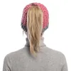 Nuovo cappello lavorato a maglia da donna Design versatile abbinato al colore Morbido calore invernale Cappelli di copertura superiore cava di alta qualità