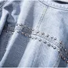 Женская джинсовая куртка Streetwear Свободные негабаритные пальто разорванные заклепки Jeans Jeans Куртки отверстия Повседневная верхняя одежда плюс размер XL-5XL 201106