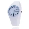 Lady Watches Trendy Ultra-Thin armbandsur Mens med krämfärgad silikonarmband modeklocka