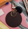 Verkoop Hot Round Designer Letter Hoogwaardige keten Accessoires Unisex Key Ring PU Leer Alfabetpatroon CAR Keychain Sieraden