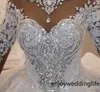 Robes de mariée luxueuses robe de bal Dubaï arabe cristaux à col haut perles 3D dentelle appliques ruché longues robes de mariée à manches longues