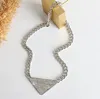 Collana europea e americana con lettere di diamanti flash, orecchini a catena con clavicola senso premium, set femminile, consegna veloce di alta qualità181N