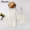 Bunvel Boho Prinzessin Mutter Tochter Kleider Spitze aushöhlen Kleinkind Neugeborenes Baby Mädchen l Kleidung Vestidos Mama und ich Tuch F LJ201111