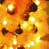 Kransar bordsskivan julgran liten konstgjorda träd med bollar, stativ LED -lampor mini julgran för juldekorationer, hem, ki