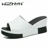 Piattaforma di pantofola estiva Sandali scarpe da donna Slides Sandals Platform Slip Flip White Flip di punta rotonda W05 Y200423