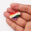 Diy Pins Rainbow Heart Shaped Love Fashion Brosch Guldpläterad Badge Portable Ornaments Tillbehör Släpp Ny Ankomst 3FK M2
