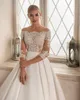 Ivory Lace Långärmade bröllopsklänningar Sheer Bateau Neck En linje Sequined Bridal Gowns Plus Size Sweep Train Satin Robe de Mariée