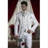 古典的なスタイルの黄金の刺繍新郎Tuxedos White Groomsmenメンズの結婚式のプロムスーツBlazer（ジャケット+パンツ+ベスト）201105
