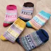 4 Styles Wollsocken Frauen-Winter-thermische warme Socken Frauencrew Art und Weise bunte dicke Socken Damen Mädchen beiläufige nationale Art Socke