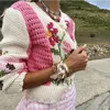 Boho inspirowane szydełkowanymi kwiatami dla długiego rękawa Urocza różowa swetra Kobiety Knit Buho Winter Cardigan LJ201112