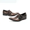 Sapatos personalidade de Homens Pointed Toe Couro Formal Dress Shoes Men Buckle clássicos sapatos de couro Homens de negócios Chaussures