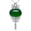 изумрудно-зеленый нефритовый ожерелье