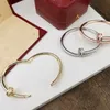 nagelbangle diamanter 18 K guld officiell replika smycken toppkvalitet lyx varumärke klassisk stil par armband högsta räknare qua176s