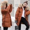 Vinter Hooded Warm Down Coat Kvinnor Casual Long Down Jackor Ladies Tjockad Bomull Parka Plus Storlek Ytterkläder Koreanska Harajuku Coat T200107