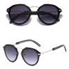 1545 óculos de sol da moda Toswrdpar óculos de sol dos óculos designer massens feminino casos marrons lentes de metal preto escuro de 50 mm para beac6670657
