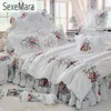 Pastoral Princess Beige Bedding Set Luxury 4 / 6PCS Utskrift Ruffles Duvet Cover Bed kjol sängkläder sängkläder bomull drottning kung t200706