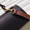 Luxurys designers väskor 2021 högkvalitativ axel kvinnor mode riktiga läder gyllene hårdvara lås messenger crossbody totes väska la281l